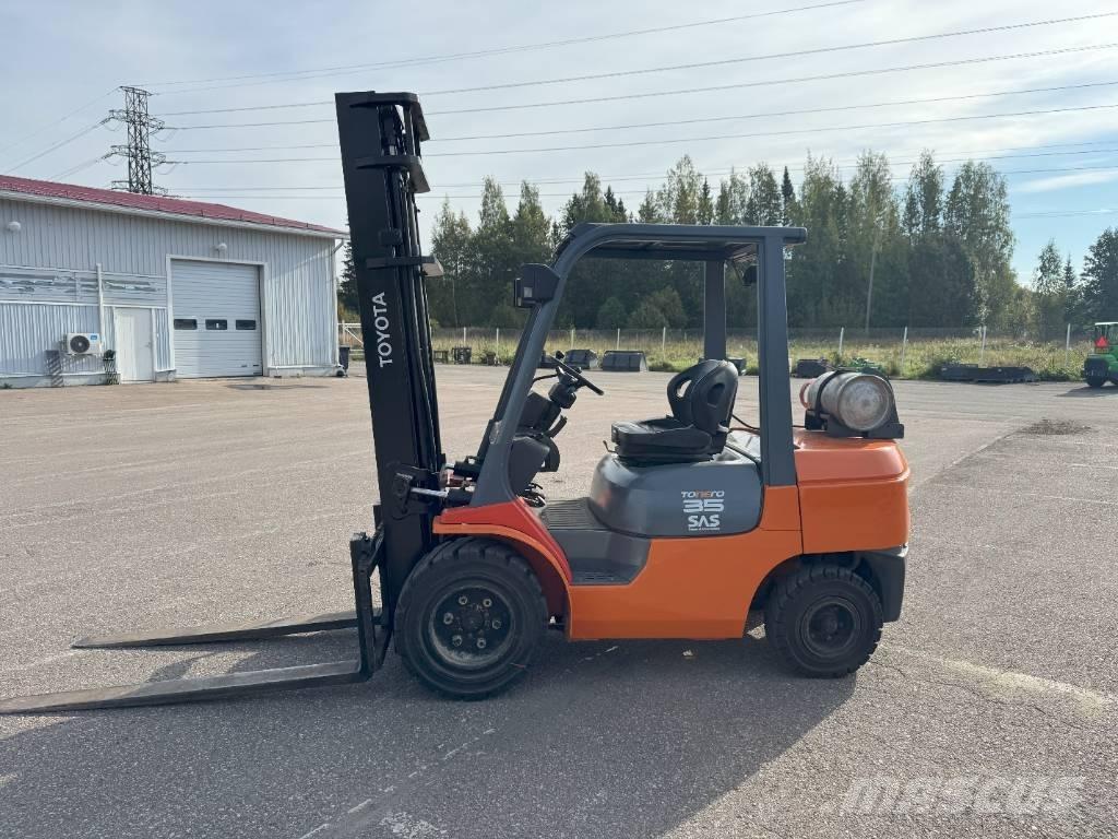Toyota 02-7 FGJF 35 LPG trucks