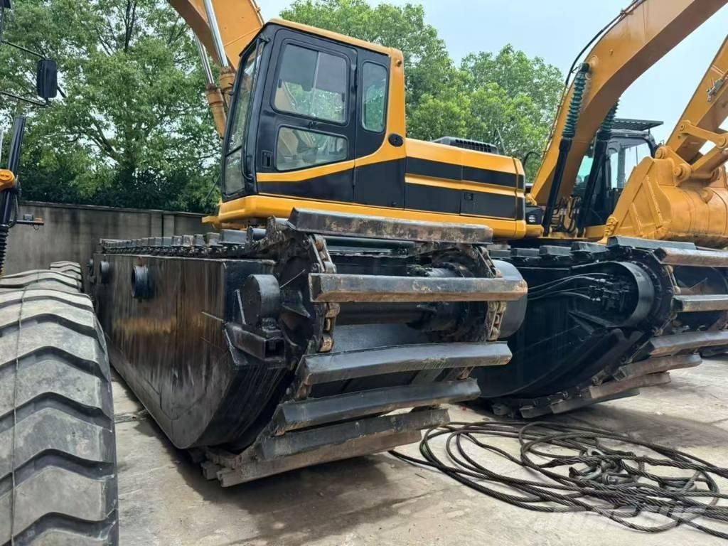 CAT 320 B Amphibious Excavators