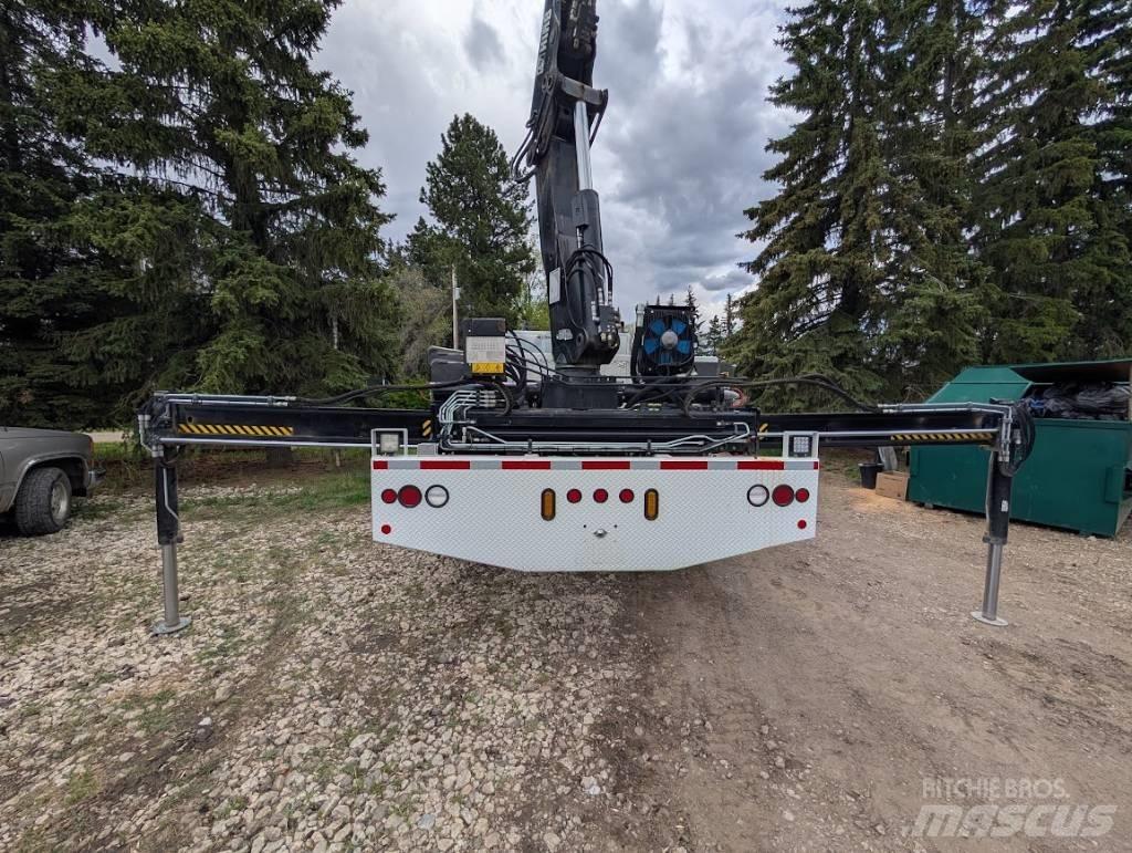 International 7500 Crane trucks
