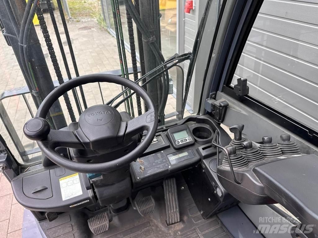 Toyota 8FDKF20 Diesel trucks