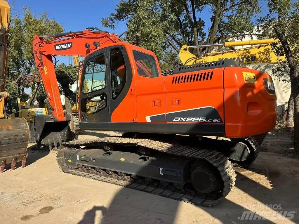 Doosan DX225-9C Crawler excavators