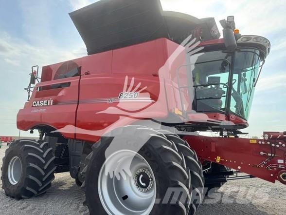 Case IH 8250 Combine harvesters