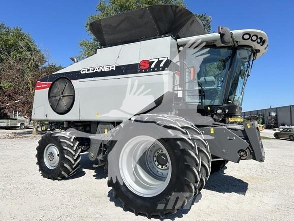 Gleaner S77 Combine harvesters