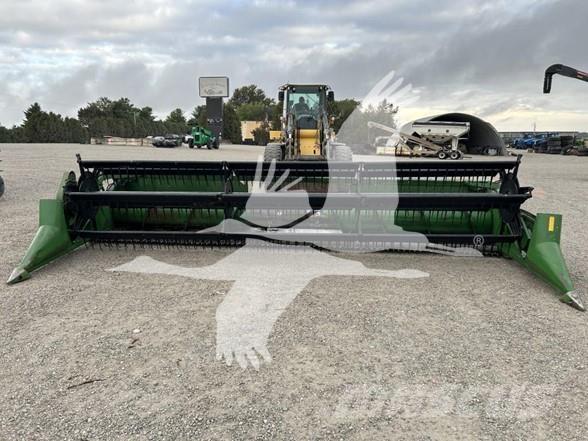John Deere 920 Combine harvester heads