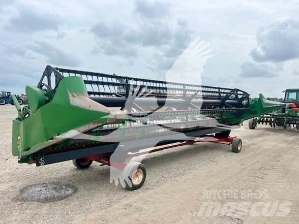 John Deere 925 Combine harvester heads