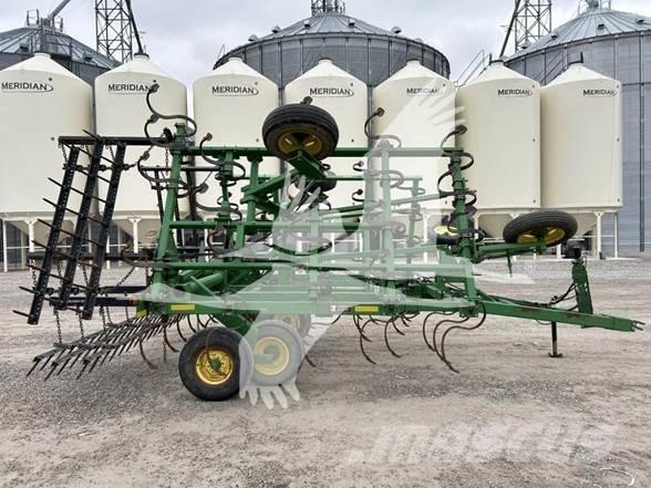 John Deere 980 Cultivators