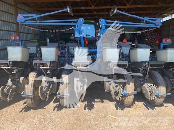 Kinze 2210 Planters