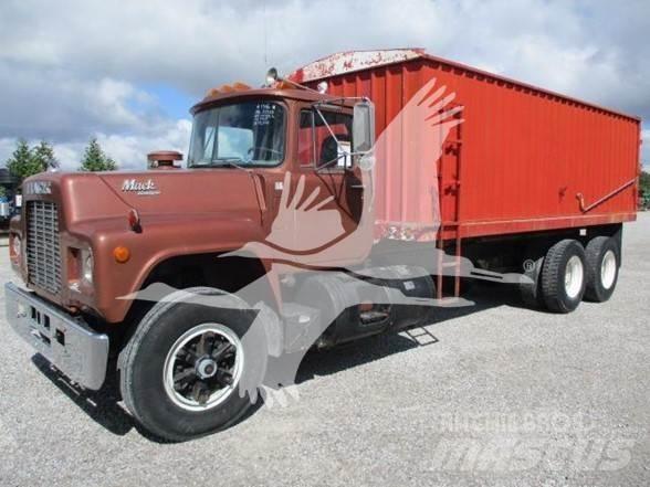 Mack R686ST Construction - Others