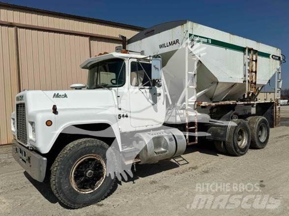 Mack R686ST Construction - Others