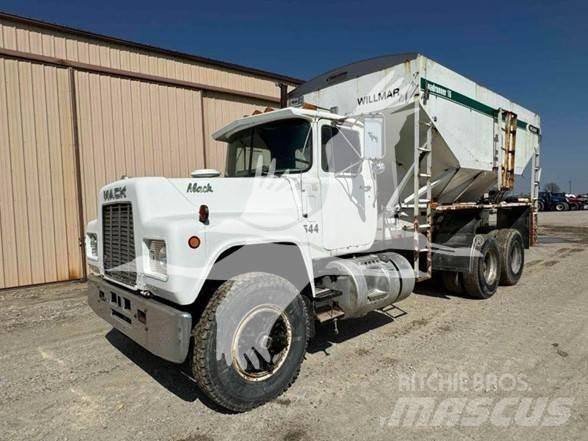 Mack R686ST Construction - Others