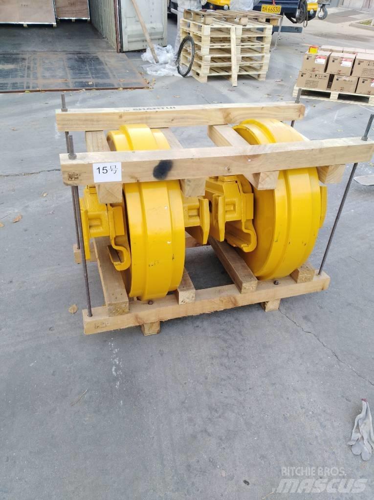 Komatsu D85E-18 Tracks, chains and undercarriage