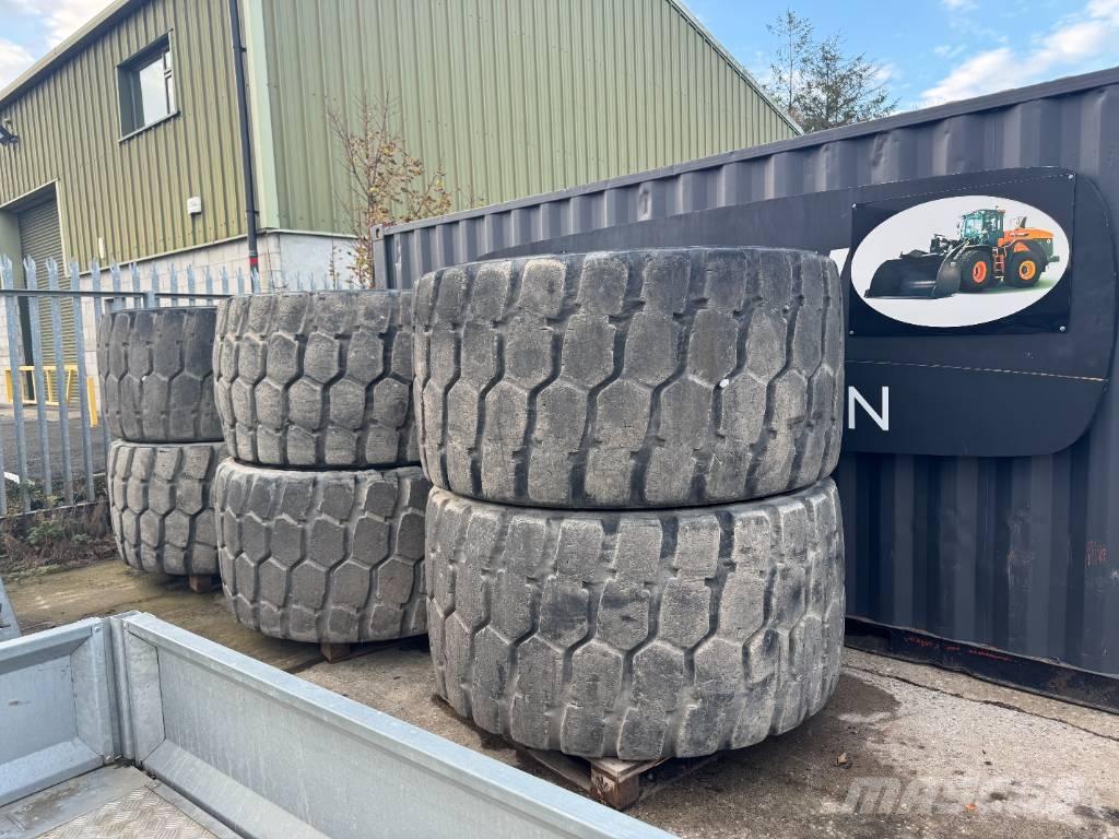 Develon DA 45 Tyres, wheels and rims