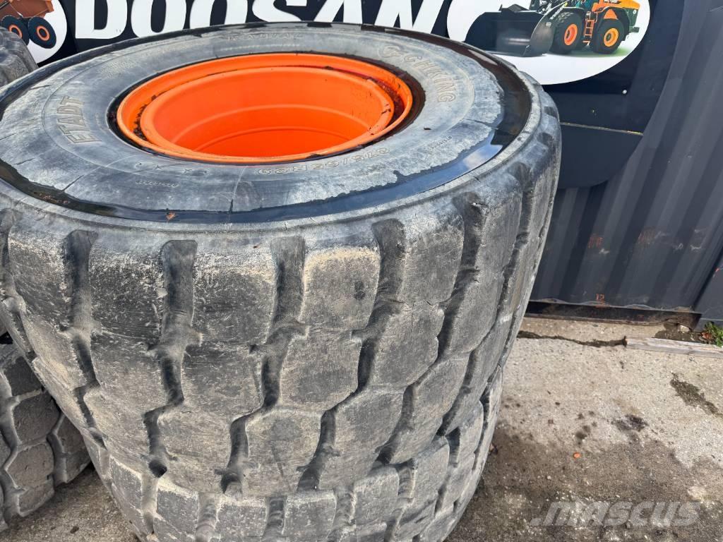 Develon DA 45 Tyres, wheels and rims