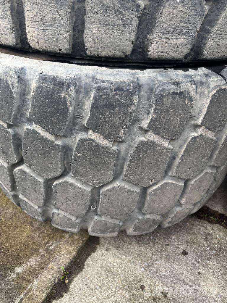 Develon DA 45 Tyres, wheels and rims