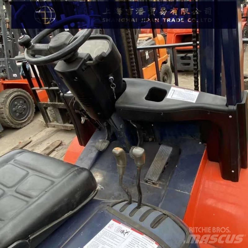 Heli H2000 30 Diesel trucks