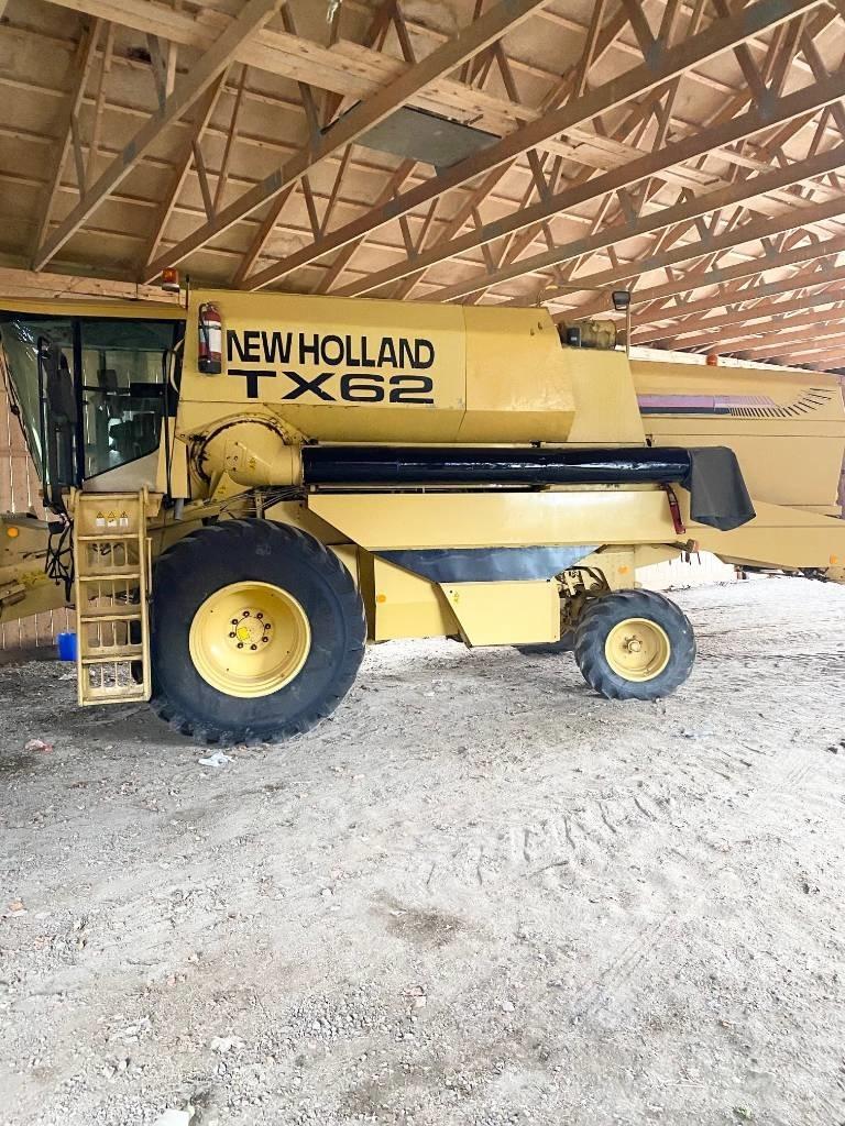 New Holland TX 62 Combine harvesters