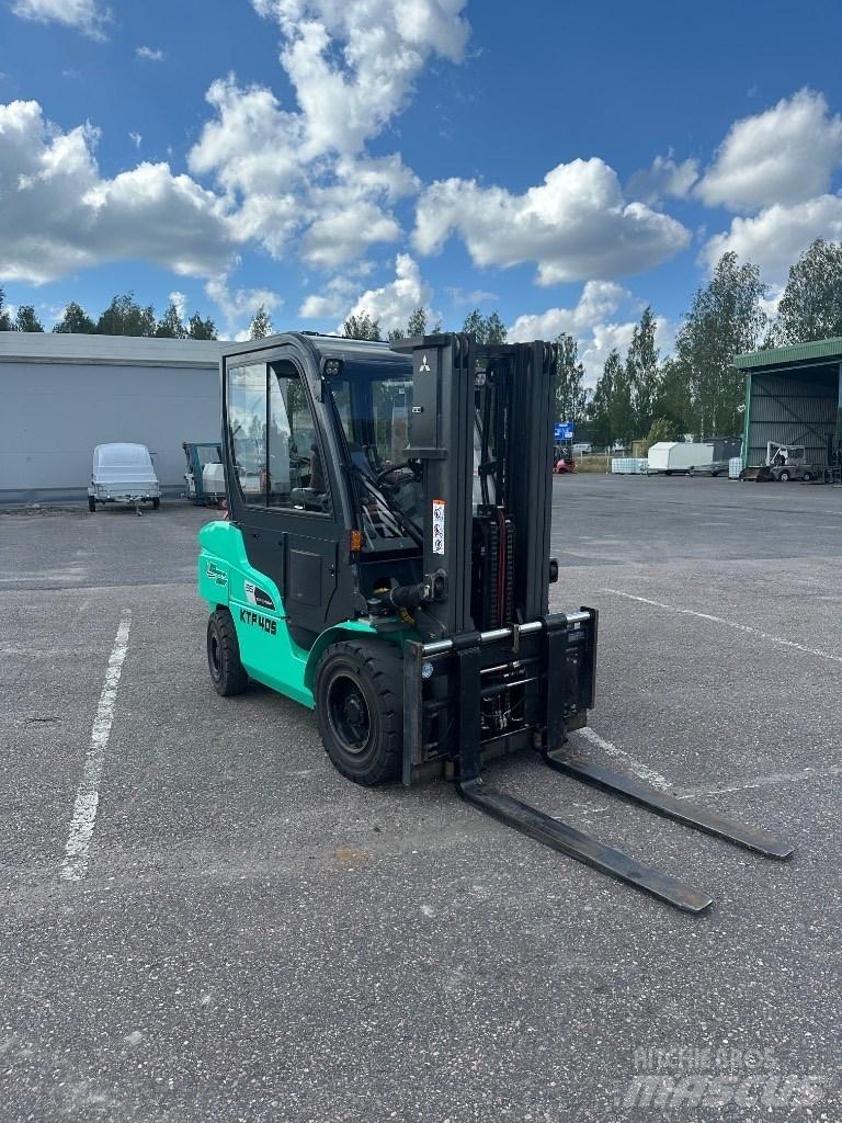 Mitsubishi FD 35 N Diesel trucks