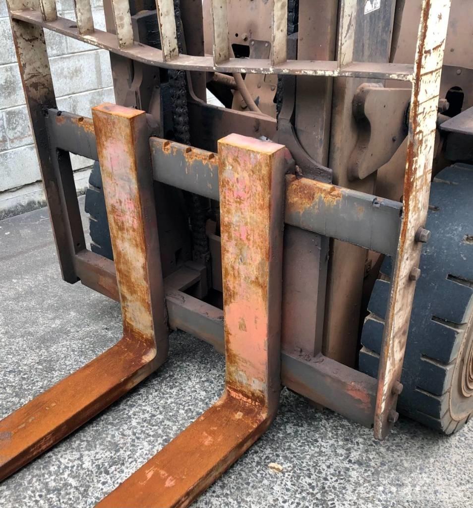 Yale GDP45MH Diesel trucks