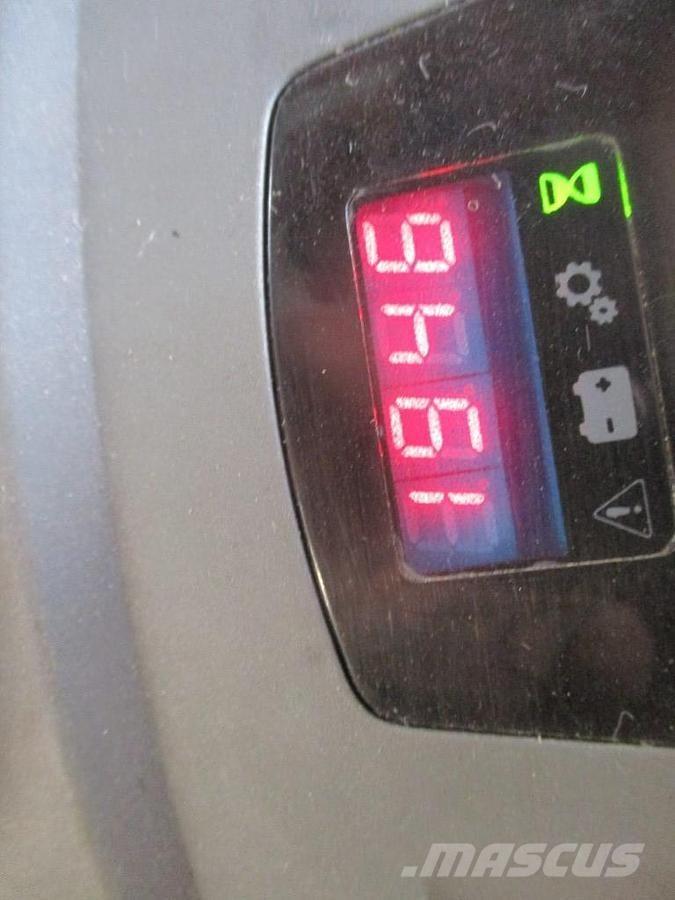 BT LPE200 Low lifter with platform