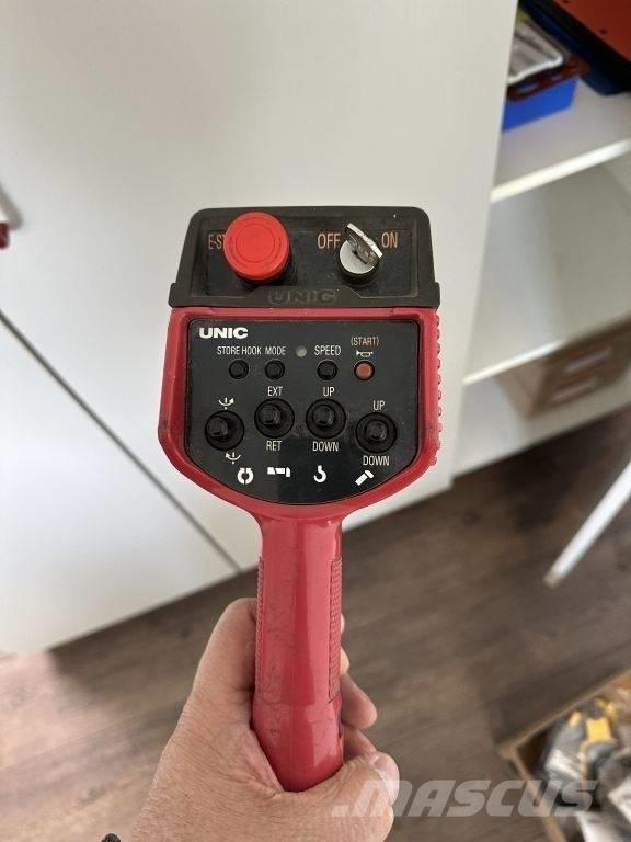 Unic B 345 Tracked cranes