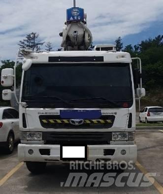 Horyong SKY450 Truck & Van mounted aerial platforms