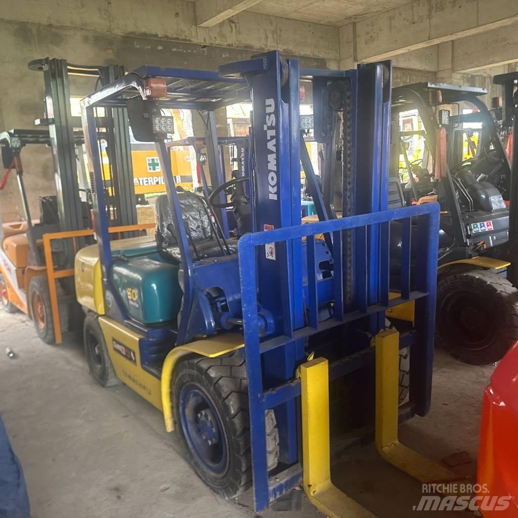 Komatsu F30T Diesel trucks