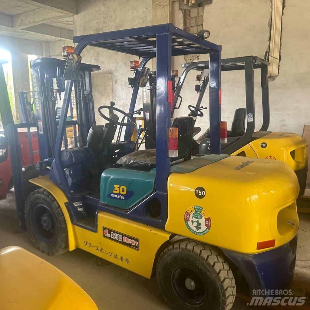 Komatsu F30T Diesel trucks