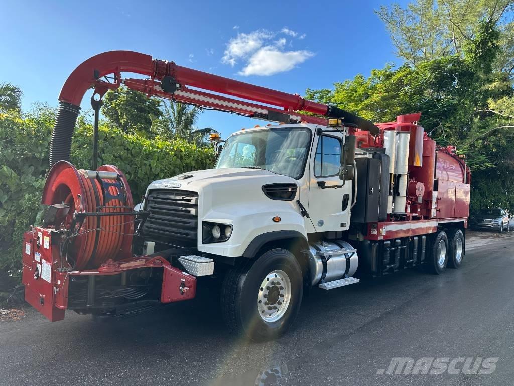 Freightliner 114 SD Combi / vacuum trucks