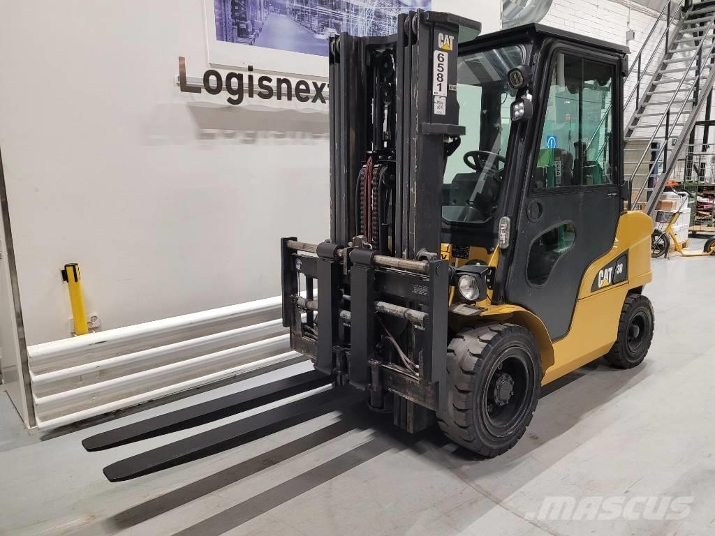CAT DP 30 N Diesel trucks