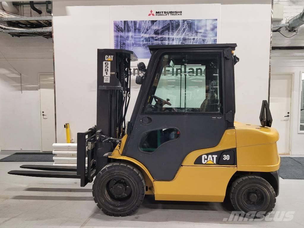 CAT DP 30 N Diesel trucks