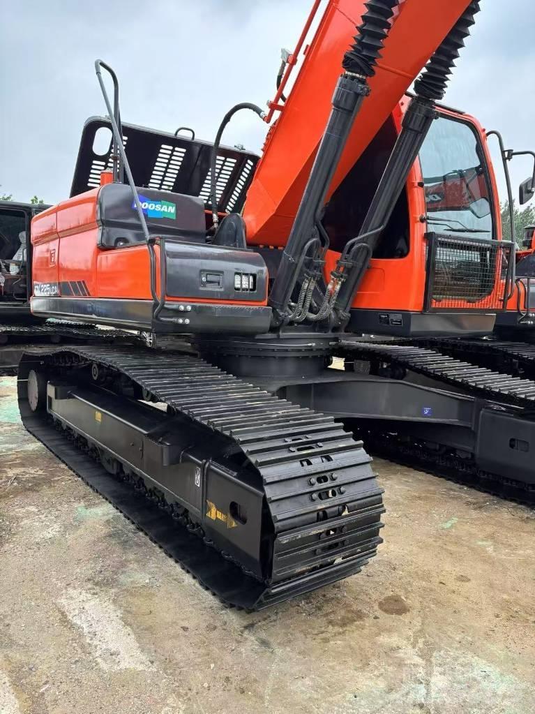 Doosan 225 LCA Crawler excavators