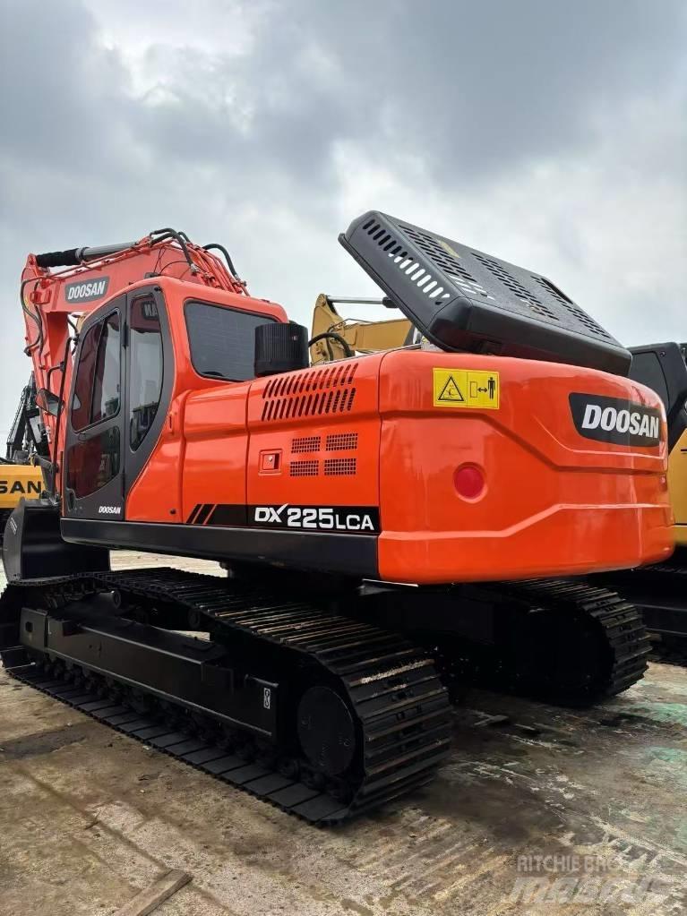 Doosan 225 LCA Crawler excavators