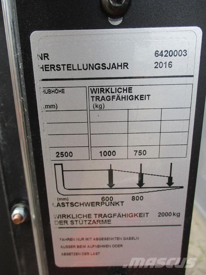BT SPE200D Low lifter with platform