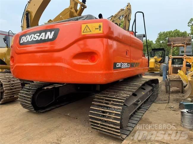 Doosan DX 225 Crawler excavators
