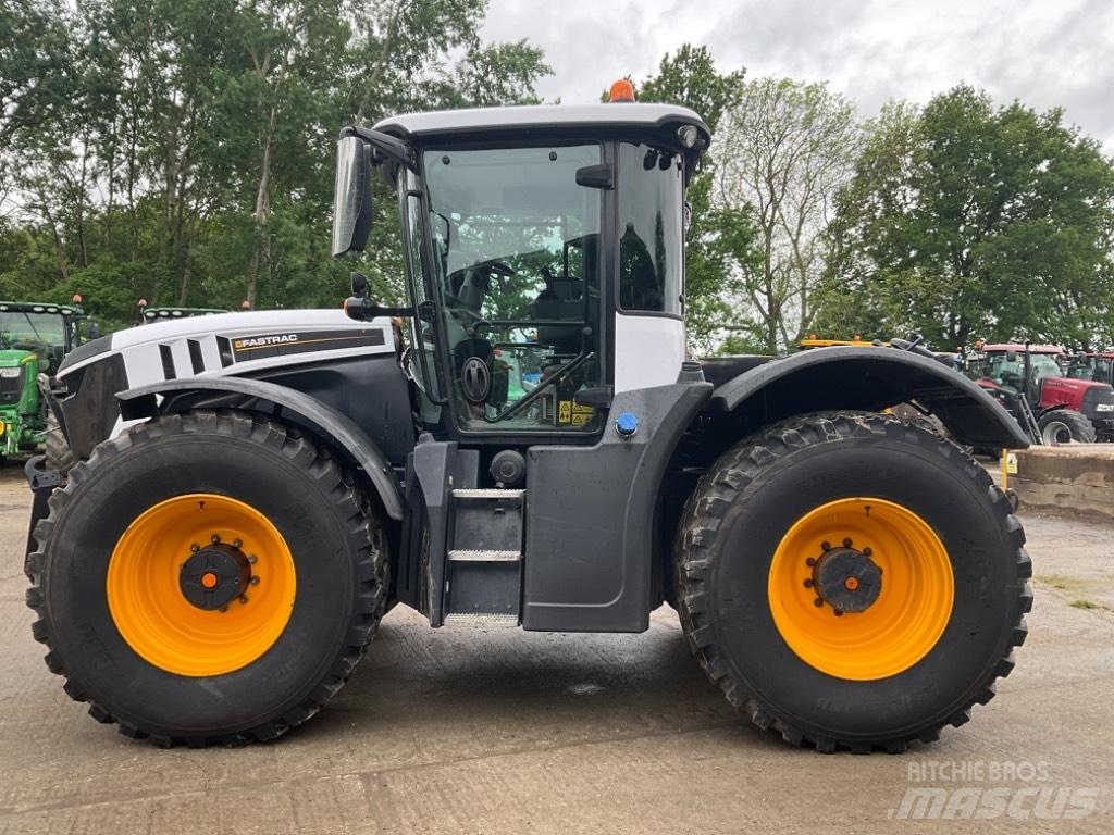 JCB Fastrac 4220 Tractors