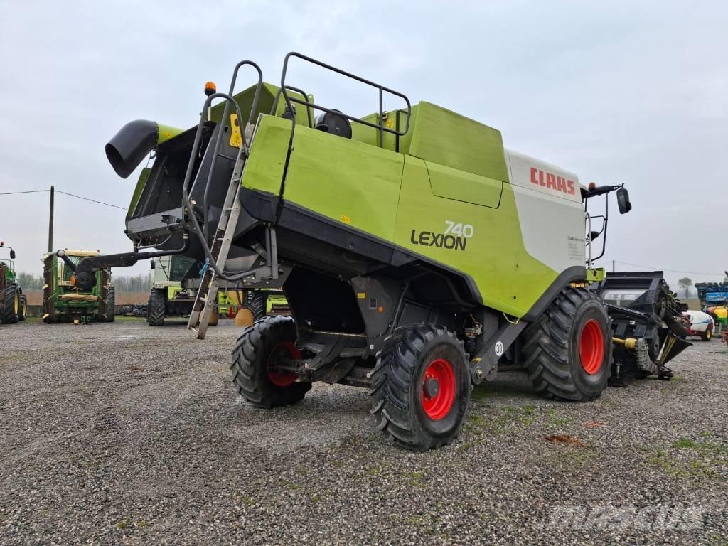 CLAAS Lexion 740 Combine harvesters