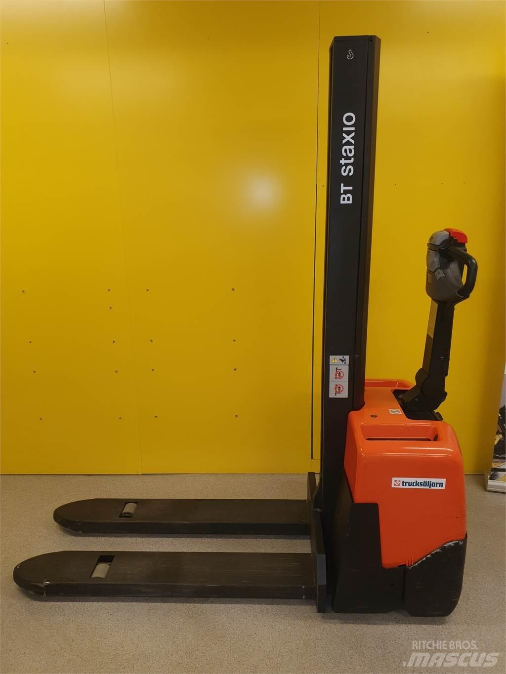 BT HWE100 Pedestrian stacker