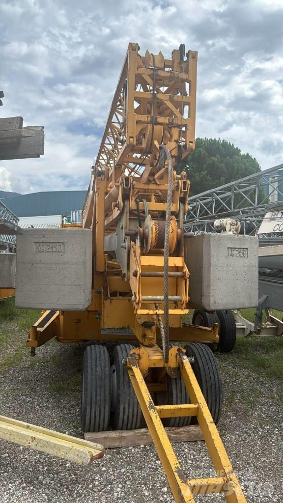 Potain HD 40 A Self erecting cranes