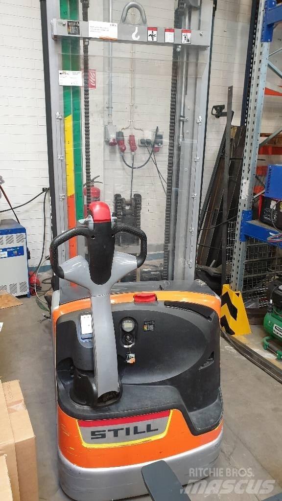 Still EXV 14iC Pedestrian stacker