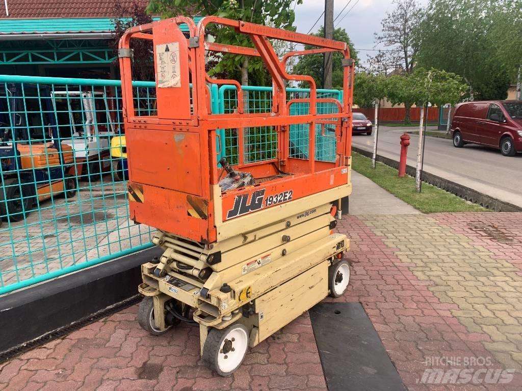 JLG 1932E2     V-2782 Vertical mast lifts