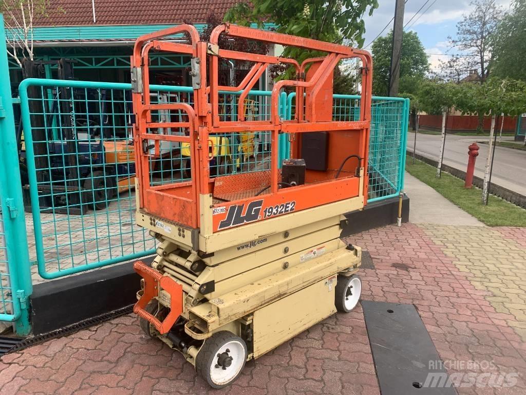 JLG 1932E2     V-2782 Vertical mast lifts