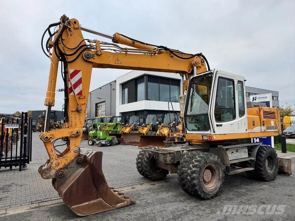 Liebherr A924 Wheeled excavators