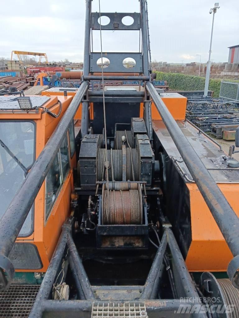 Hitachi KH 230-3 Tracked cranes