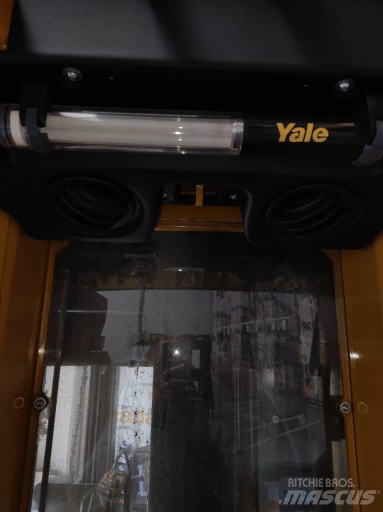 Yale MTC 13 Narrow aisle truck