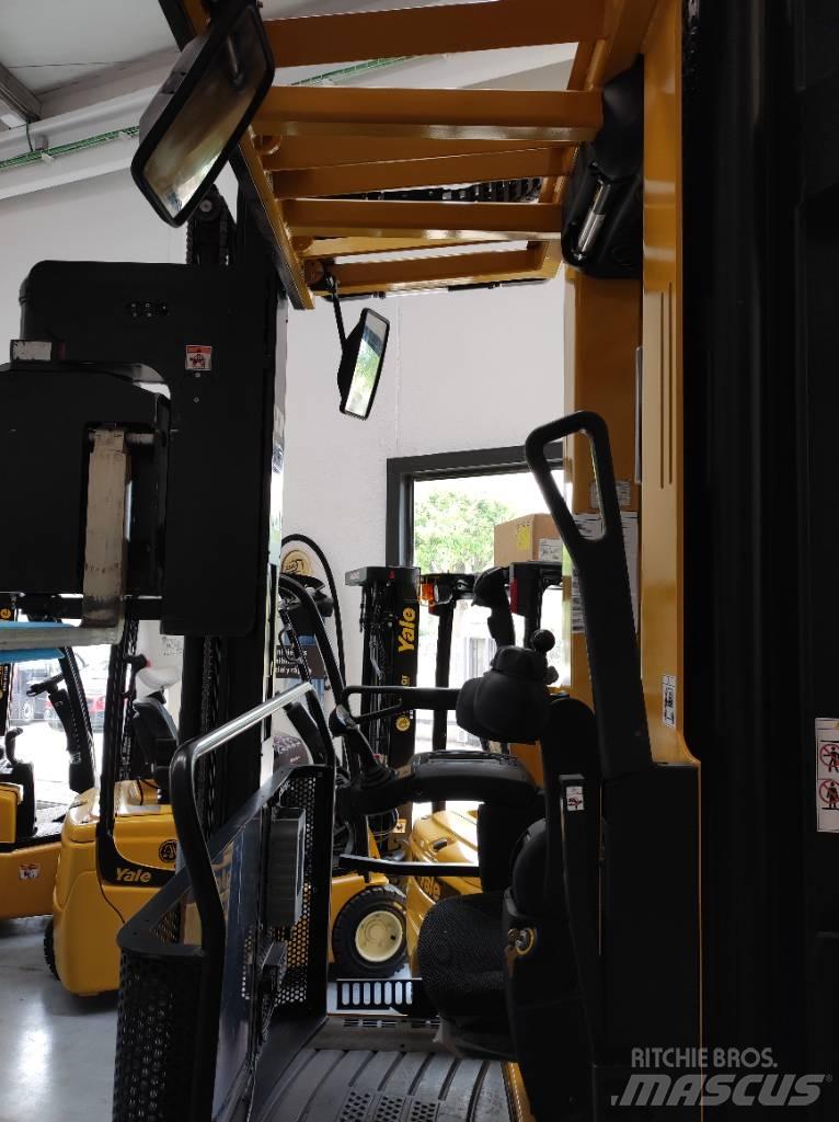Yale MTC 13 Narrow aisle truck