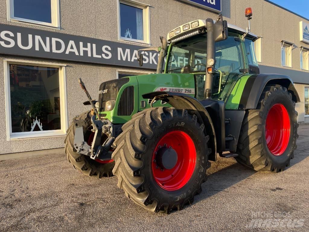 Fendt 716 Vario Tractors