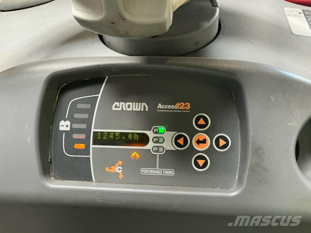 Crown TC 3000 Towing trucks