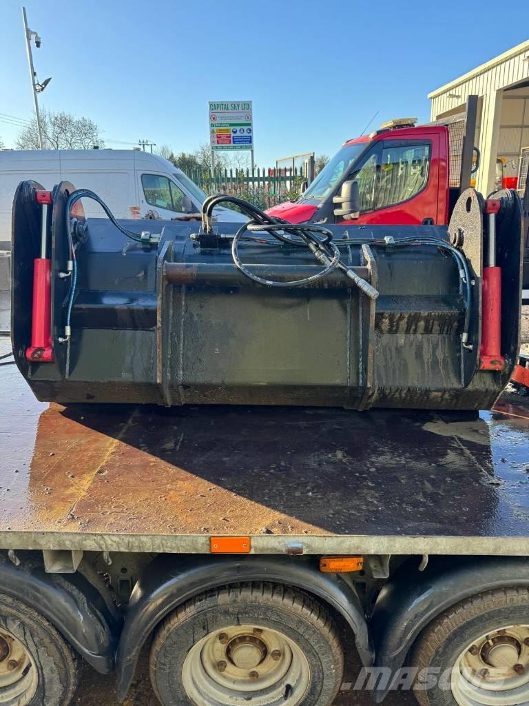 Manitou 4-in-1 Telescopic handlers