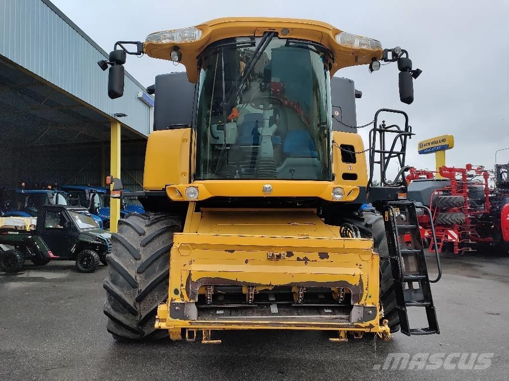 New Holland CX 8080 Combine harvesters