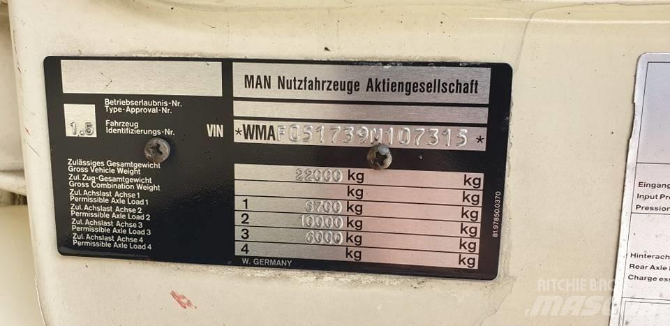 MAN 26.422 Curtainsider trucks